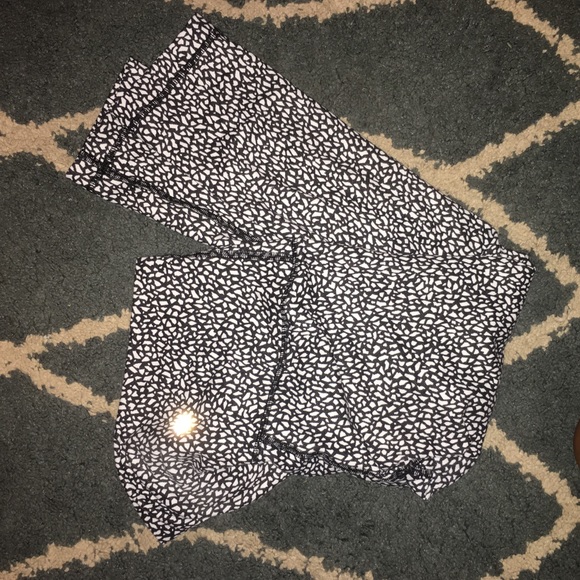 lululemon athletica Pants - Pattern High Waisted Lulu 🍋